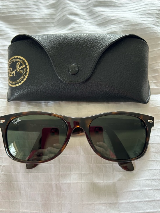 Ray-Ban Accessories - Ray-Ban sunglasses with case
